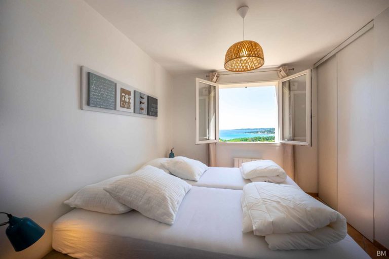 Slaapkamer villa Sainte-Maxime met zeezicht